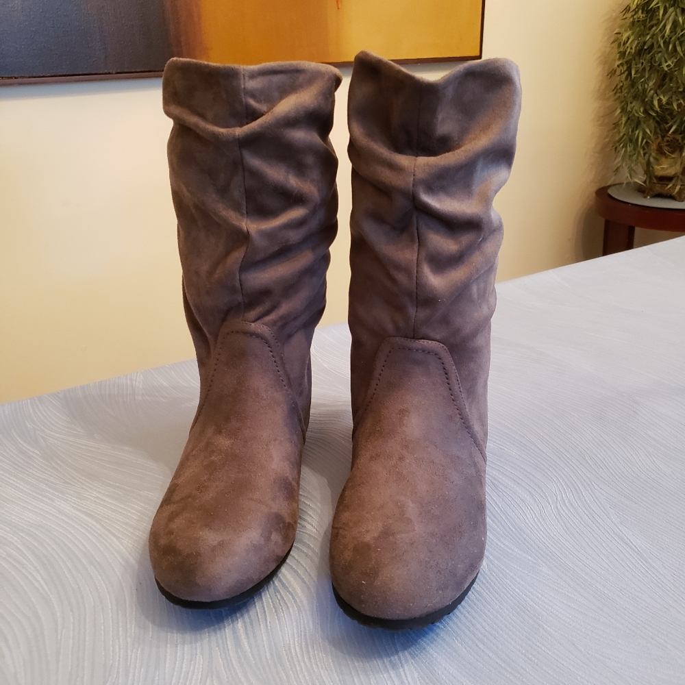 NWOT...ALDO NERIA GREY SLOUCH BOOTS